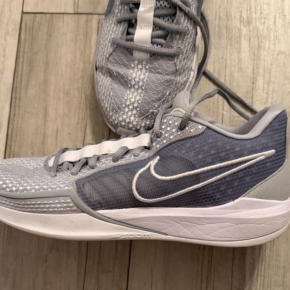 Nike Sneakers - Picture 3 of 7